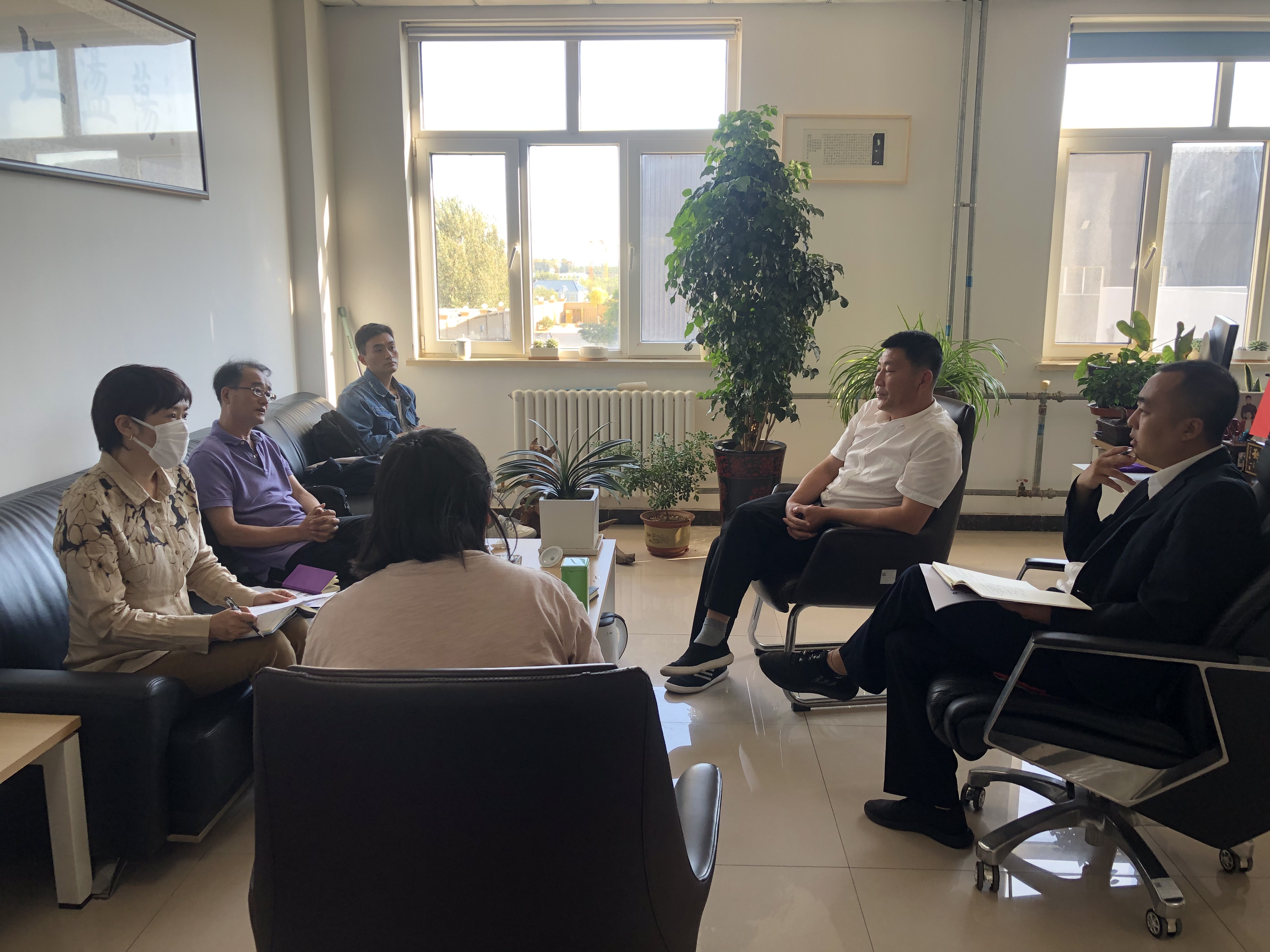 多方协调形合力 寻找建会突破口 市总工会积极协调推动保安员建会入会（9.24）1.jpg